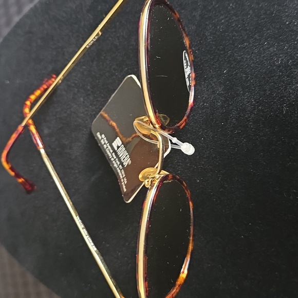 Bill Blass Sunglasses - Picture 7 of 7